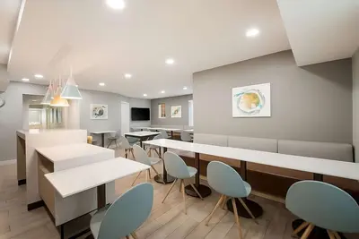Image de Relax and Unwind! Three Contemporary 2br Suites with Full Kitchen, Pet-friendly!