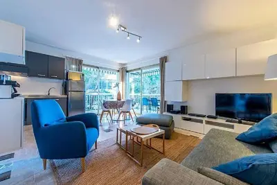 Image de L'Esterel avec piscine et balcon vue mer aperçu
