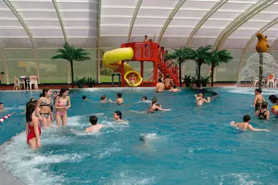 Image de Bungalow confortable avec deux salles de bain, dans la forĂŞt