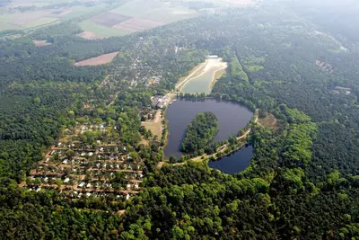 Image de Lodge moderne avec sauna infrarouge, Ă 8 km de Helmond