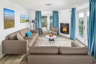 Image de Villa rénovée à Julianadorp près de la mer