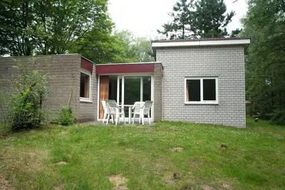 Image de Bungalow avec micro-ondes, dans un parc de vacances près du Kootwijkerzand