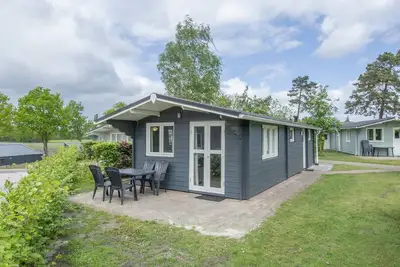 Image de Chalet cosy avec lave-vaisselle dans une zone piétonne