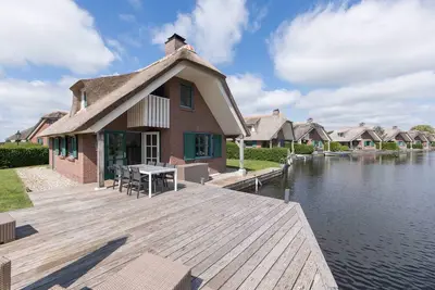 Image de Villa toit de chaume avec un lave-vaisselles, Ă Giethoorn