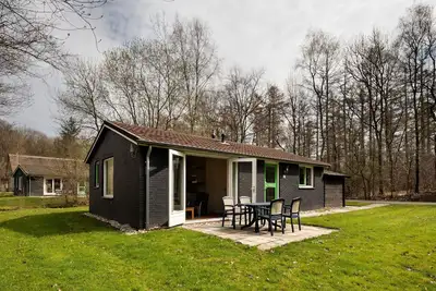 Image de Villa confortable avec micro-ondes, près d'un parc national