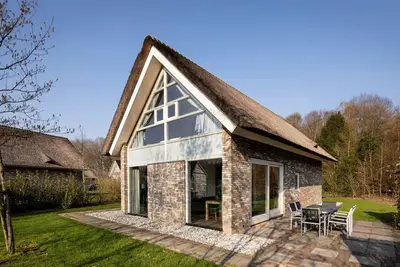 Image de Villa avec bain à remous et jacuzzi, à 8 km d'Hoogeveen