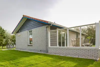 Image de Bungalow confortable à 1, 5 km de la plage