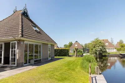 Image de Bungalow avec micro-ondes en pleine nature