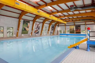 Image de Chalet avec lave-vaisselle à côté d'une réserve naturelle