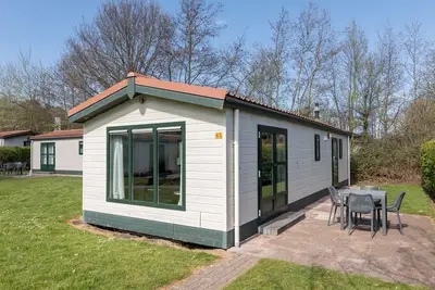 Chalet restylé avec lave-vaisselle, à 2 km de la mer sur Texel
