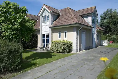 Image de Villa rénovée avec sauna, à 1 km. de la plage