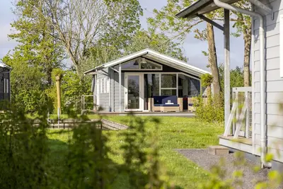 Image de Chalet moderne près du lac Sneek