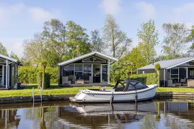 Image de Chalet moderne près du lac Sneek