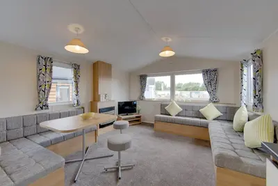 Image de Chalet bien meublé avec WiFi, près du Hunebedcentrum