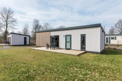 Image de Chalet moderne avec lave-vaisselle, près du Hunebedcentrum