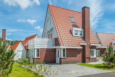 Image de Villa de luxe avec 4 chambres et salles de bains, près de la mer