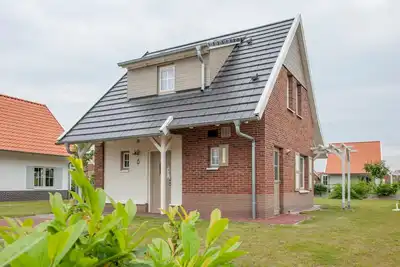 Image de Villa rénovée avec sauna infrarouge, dans un parc de vacances à De Maasduinen