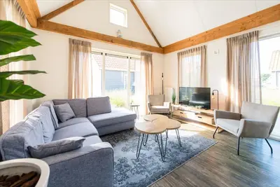 Image de Gîte moderne avec deux salles de bain, à 1, 5 km de la plage