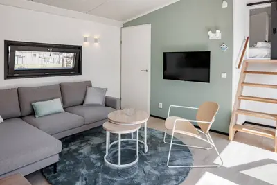 Image de Lodge confortable avec deux sdb, dans un parc de vacances sur le Brielse Meer