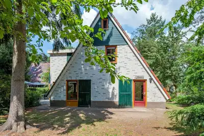 Image de Villa spacieuse et rénovée avec sauna, entourée par la forêt