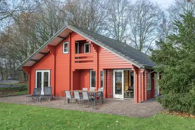 Image de Chalet en bois rénové près des Maasduinen