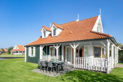 Image de Confortable villa avec véranda, près du lac de Grevelingen