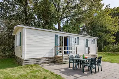 Image de Chalet bien meublé avec WiFi, près du Hunebedcentrum