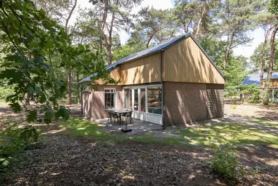Image de Joli bungalow dans un parc sans voiture