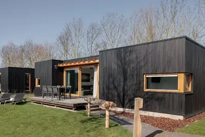 Image de Lodge moderne avec clima, dans un parc de vacances près du Grevelingenmeer