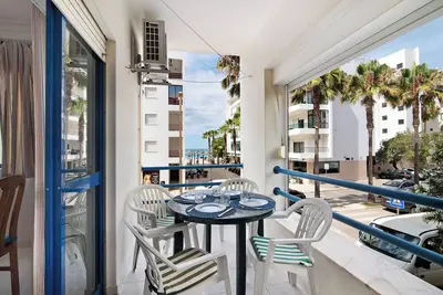 Image de Appartement 'Apartamento T1 Edisol' avec balcon, Wi-Fi et climatisation