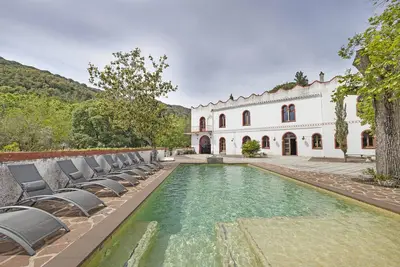 Image de Villa 'El Cortijo' avec vue sur les montagnes, piscine, jardin, terrasse et Wi-Fi