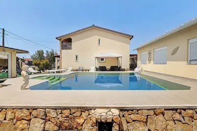 Maison de vacances 'Zen Village Verde' avec piscine partagée, Wi-Fi et climatisation