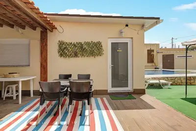 Image de Maison de vacances 'Zen Village Amarela' avec piscine partagée, Wi-Fi et climatisation
