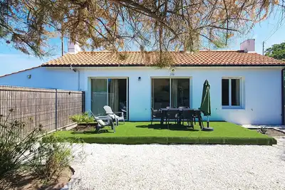 Image de La Maraîchine Ensoleillée : Maisonnette charmante à 900m de la plage