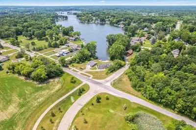 Image de Lakefront Coastal Cove Retreat in Linden!
