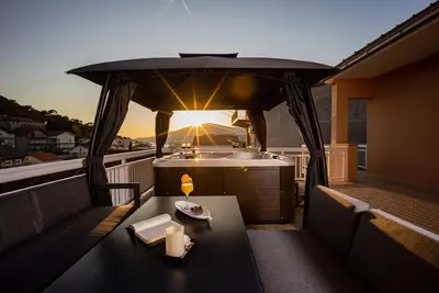 Image de Maison de vacances Trogir pour 1 - 10 personnes avec 4 chambres à coucher - Maison jumelée
