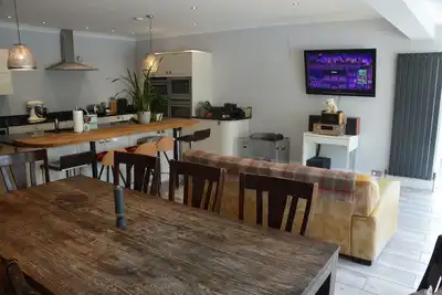 Image de Family Holiday Home With Swimming Pool & Garden in the South Downs National Park