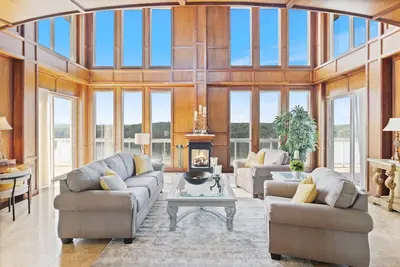 Image de Luxury Ozark Penthouse: Amazing Views, 7 Bedrooms!