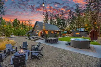 Image de Entertainers’ Dream Retreat w\/ Incredible Back Yard + 365 Luxe Benefits