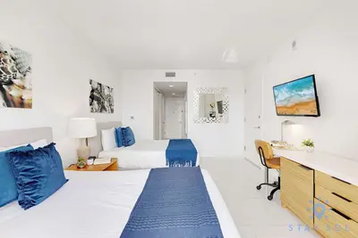 Image de Upper studio  w/Balcony + Pool + Gym- Near Beach