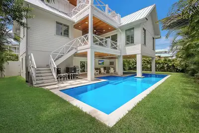 Image de Holmes Beach Luxury Beach House with Pool and Rooftop Deck! Close to Beach - Swe