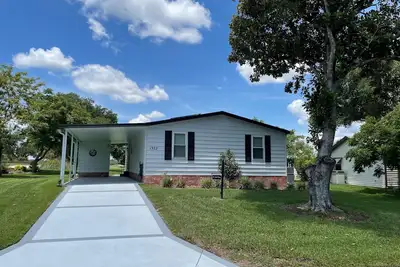 Image de Come Enjoy The Golf Course View! This 2 bdrm Home Awaits You