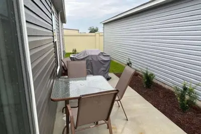 Image de 2 bed \/ 2 bath patio villa w\/cart 5 minutes to Brownwood!