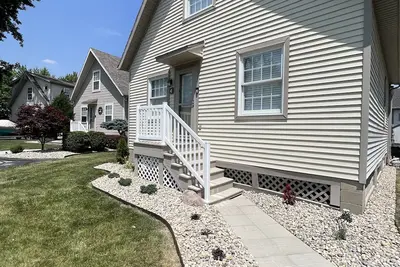 Image de 2 minute boat ride to the main lake! Newly remodeled waterfront lake house!