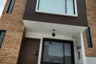 Image de Beautiful Modern Home away from Home