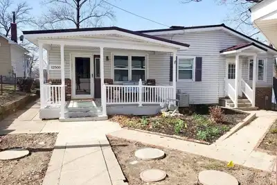 Image de Welcome to this charming lake house beautifully located on Lake Matanzas.