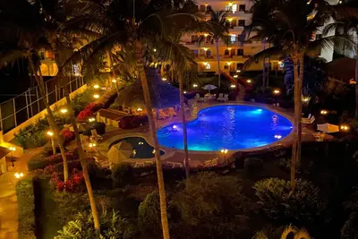 Image de Marina Condo With  Spectacular Mountain And Harbour Views