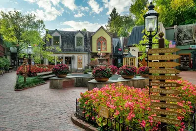 Image de New! Private 5br, Sleeps 18, Six person Hot tub, Game Rm, Arcade