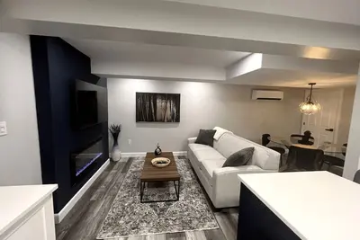 Image de The Executive Suite: Modern Apartment with Pool