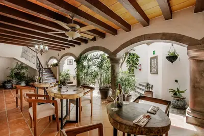 Image de Granada 24 Beautiful Colonial House in the Heart of Cancun 7 bedrooms and pool\n